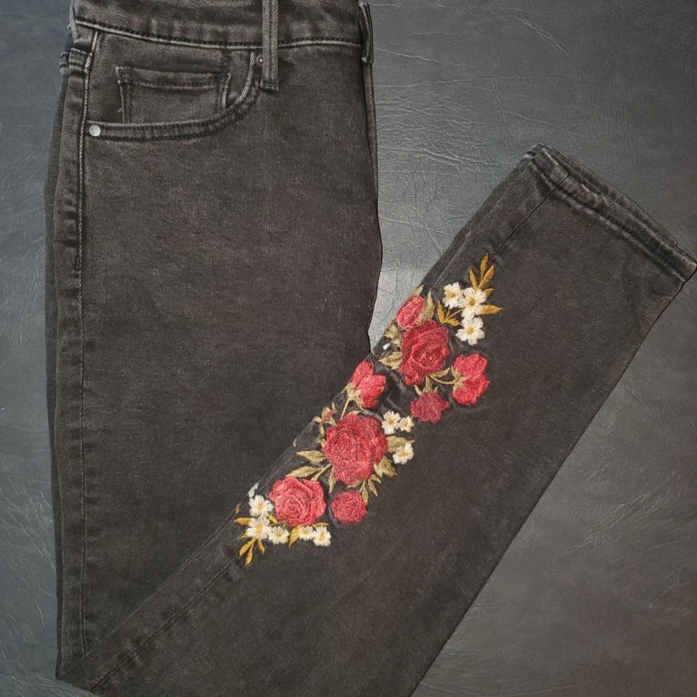 Driftwood Jackie Embroidered Jeans Womens Size 6 L28 Black Floral Rose Stretch